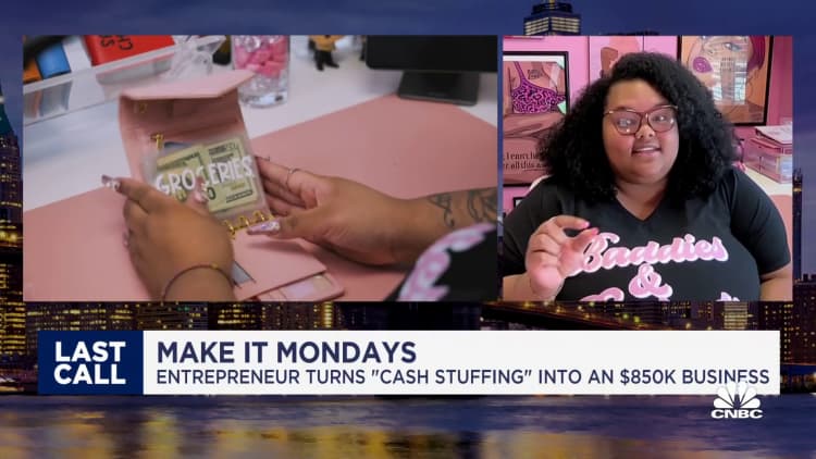 Entrepreneur turns ‘cash stuffing’ into $850,000 business